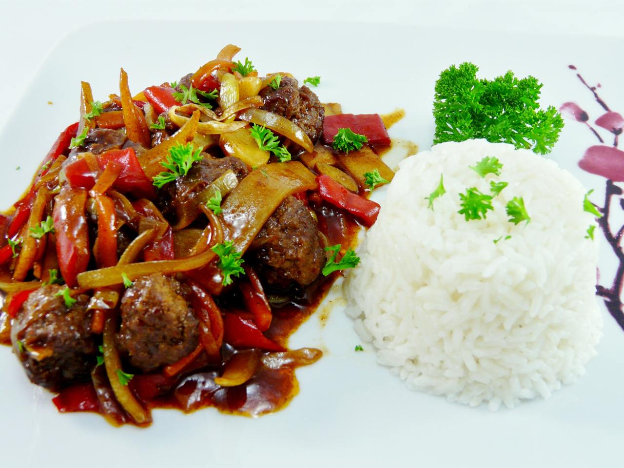 Wok Gemüse mit Hackfleisch in Sojasauce mit Jasminreis kurze Garzeit