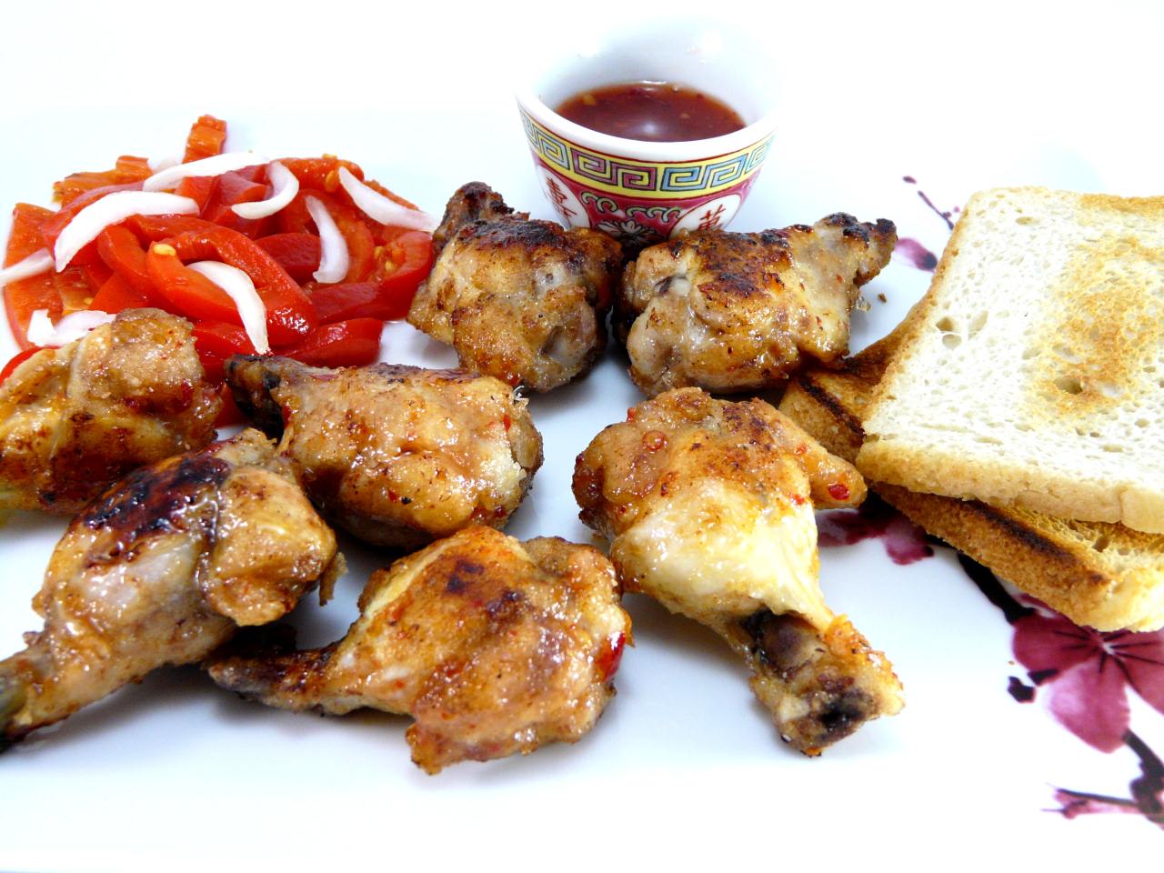 Chicken Wings in Chilisauce mariniert scharf gebraten,Fingerfood