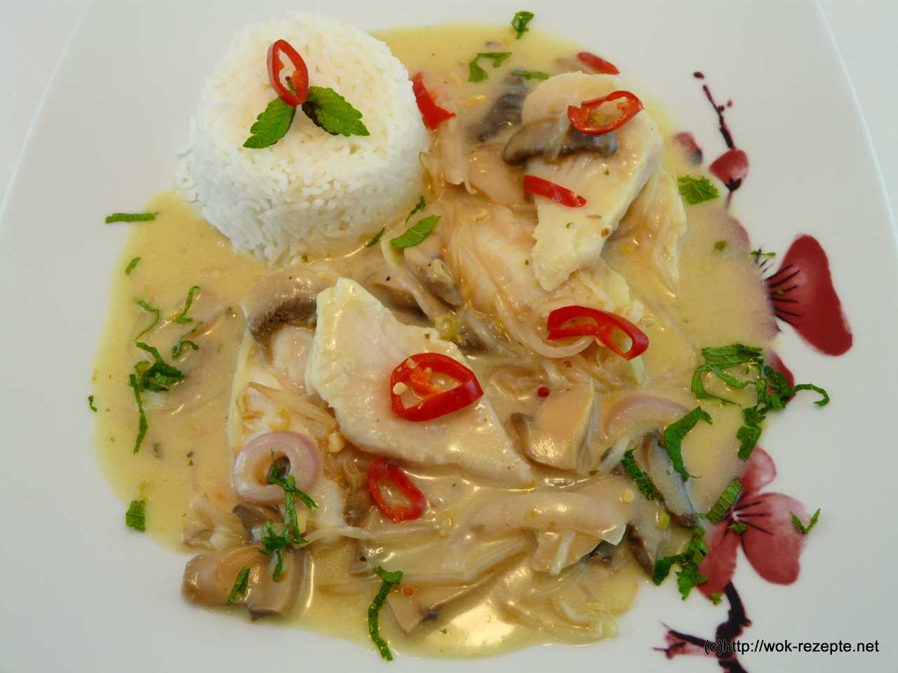 Fisch in Kokossauce mit Champignons, Mungosprossen und Jasminreis