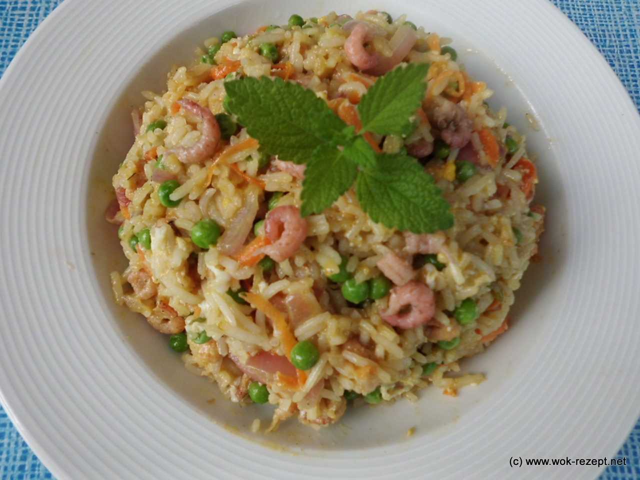 gebratener Reis Rezept Khao Pad Shrimps, ein eurasisches Gericht