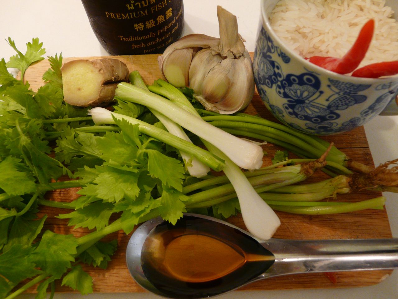 Khao Tom Reissuppe mit Ingwer thailändische Frühstückssuppe.