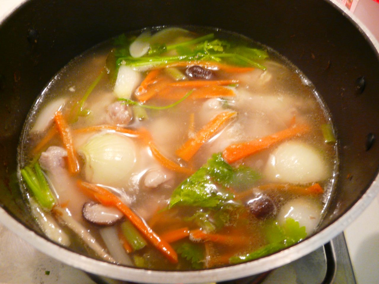 Khao Tom Reissuppe mit Ingwer thailändische Frühstückssuppe.